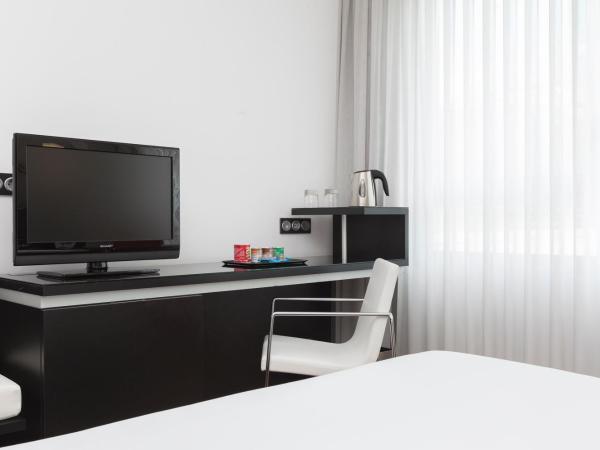 Axor Barajas : photo 9 de la chambre chambre double ou lits jumeaux (parking inclus)