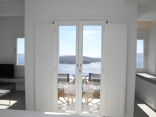 Panorama Suites : photo 8 de la chambre suite supérieure avec balcon - vue sur caldeira