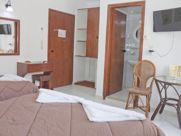 Danaos Hotel : photo 7 de la chambre chambre triple - vue sur ville