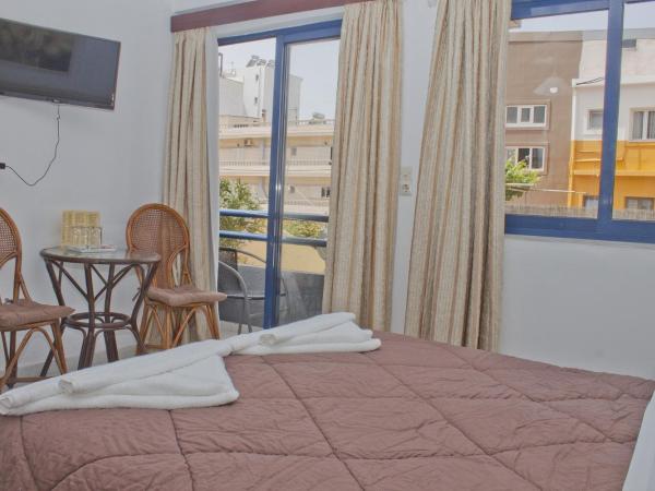 Danaos Hotel : photo 8 de la chambre chambre triple - vue sur ville