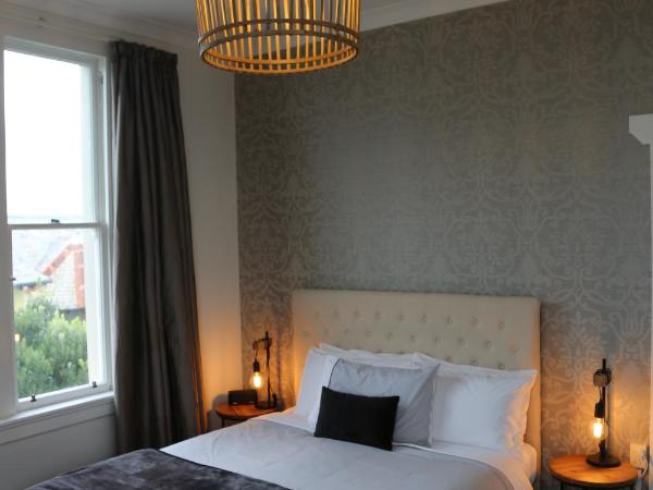 Majestic Mansions - Apartments at St Clair : photo 3 de la chambre appartement 1 chambre avec vue partielle sur mer