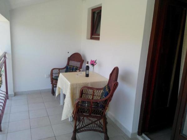 Apartments and rooms with parking space Rovinj - 16796 : photo 2 de la chambre chambre double avec terrasse