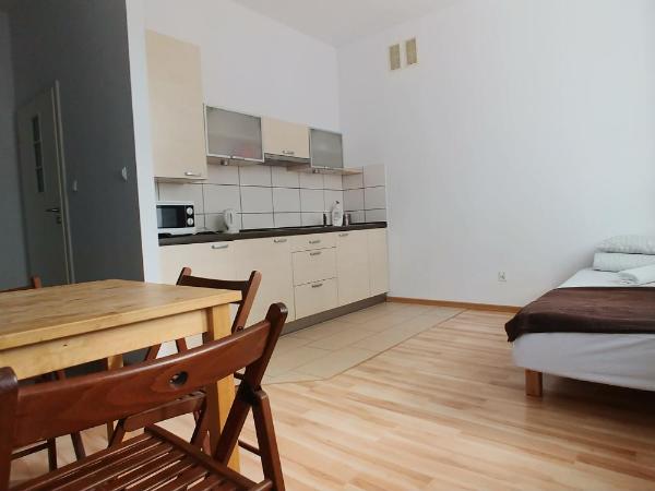 999 Aparthostel : photo 10 de la chambre chambre triple avec salle de bains privative