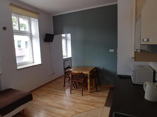 999 Aparthostel : photo 6 de la chambre chambre triple avec salle de bains privative