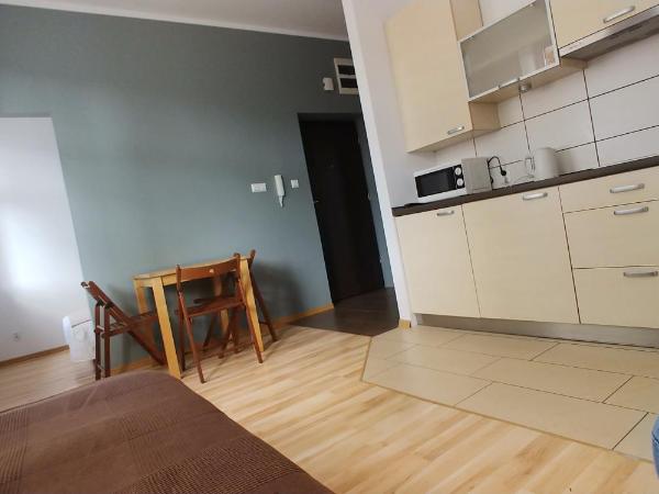 999 Aparthostel : photo 2 de la chambre chambre triple avec salle de bains privative