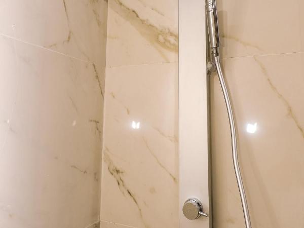 Island Dreams Rooms & Suites : photo 10 de la chambre suite familiale