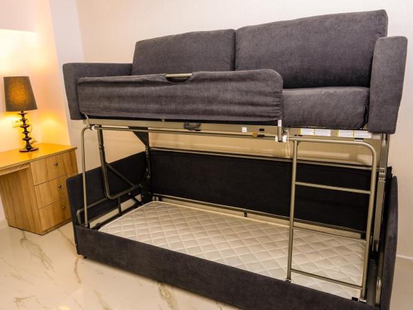 Island Dreams Rooms & Suites : photo 8 de la chambre suite familiale