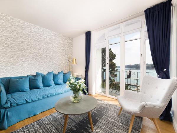 Restaurant Hotel Didier Méril : photo 2 de la chambre suite familiale de luxe avec balcon