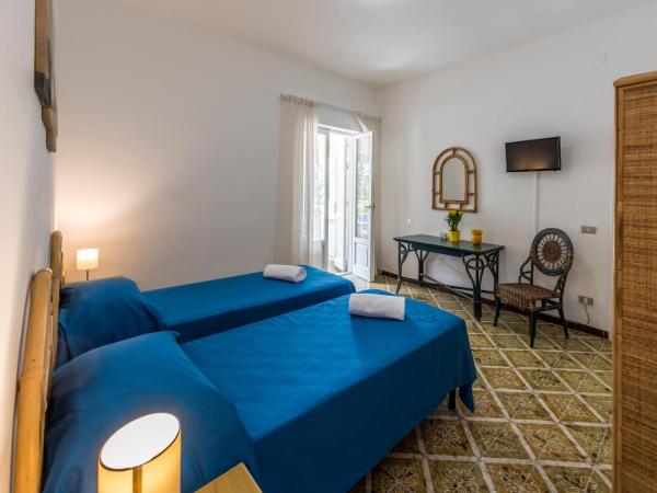 Ischia Dream Sunset : photo 3 de la chambre chambre familiale avec terrasse