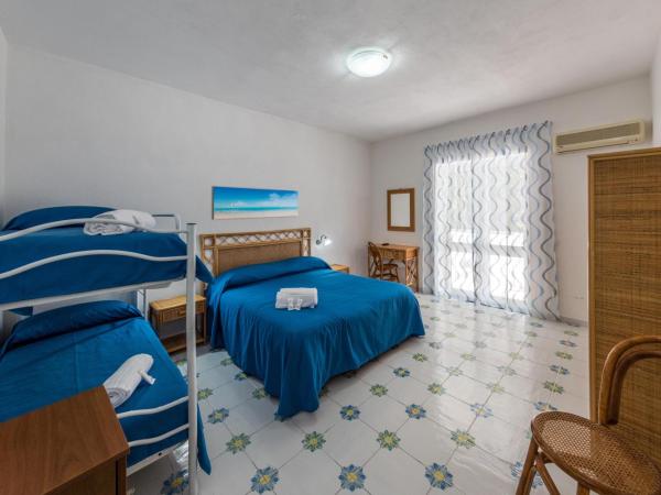 Ischia Dream Sunset : photo 5 de la chambre chambre quadruple avec terrasse