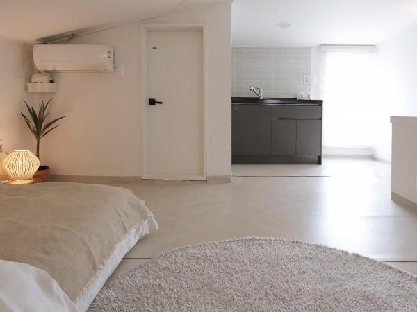 Neat House : photo 8 de la chambre suite familiale avec balcon