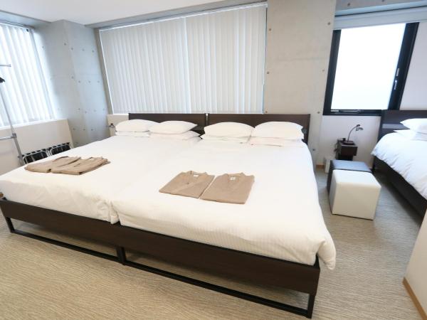 Business Capsule Hotel Lightning Hotel Asakusa : photo 2 de la chambre chambre familiale - vue sur ville