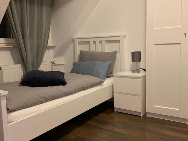 Zum armen Mann : photo 1 de la chambre chambre simple avec salle de bains extérieure privative