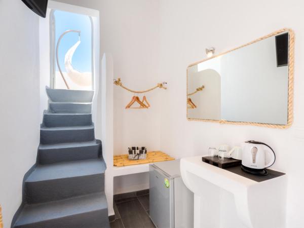 Katris Apartments : photo 6 de la chambre chambre double - vue sur caldera