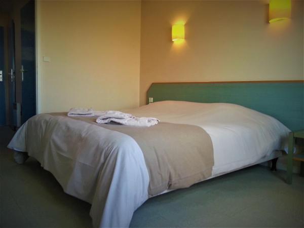 Village Club La Rivière CapFrance : photo 2 de la chambre chambre double avec terrasse