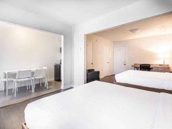 Hotel Universel : photo 3 de la chambre hébergement avec 2 lits doubles et kitchenette