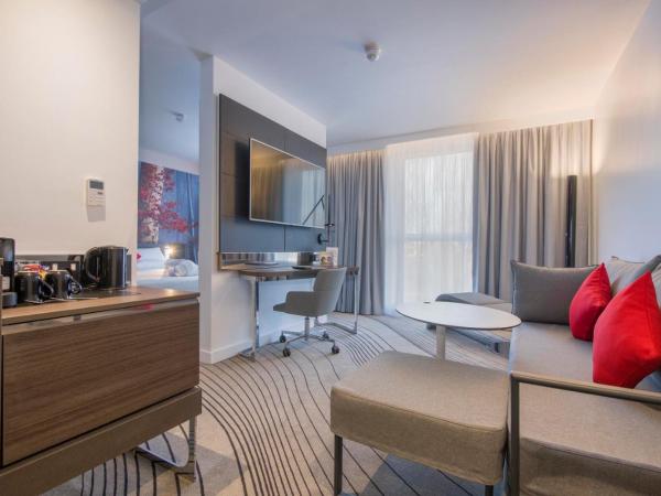 Novotel York Centre : photo 5 de la chambre suite junior avec 1 lit queen-size et 1 canapé-lit double convertible