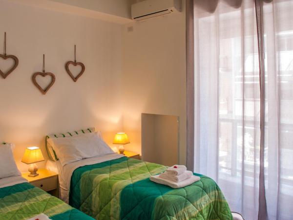 Melo Accommodations : photo 6 de la chambre chambre double ou lits jumeaux avec balcon
