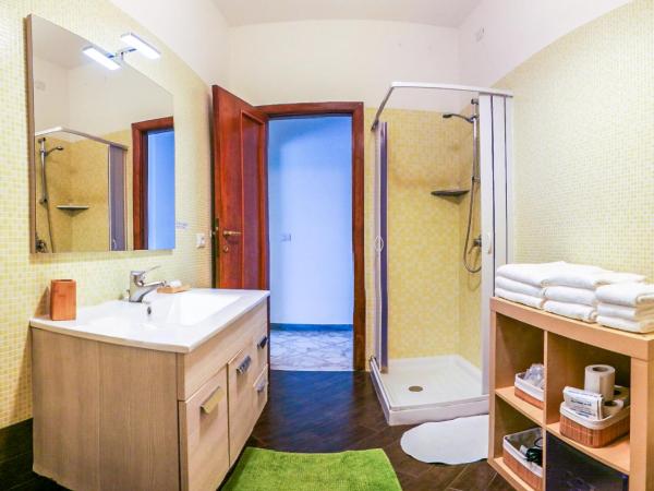 Melo Accommodations : photo 8 de la chambre chambre triple avec balcon