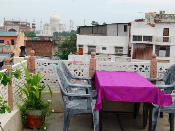 Hotel Sai Palace Walking Distance From Taj Mahal--View of Taj Mahal : photo 8 de la chambre grande chambre familiale