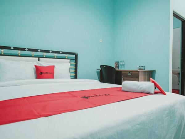 RedDoorz near RSUD Koja : photo 1 de la chambre chambre double