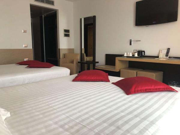 Best Western Plus Hotel Galileo Padova : photo 2 de la chambre chambre quadruple confort avec 2 lits queen-size