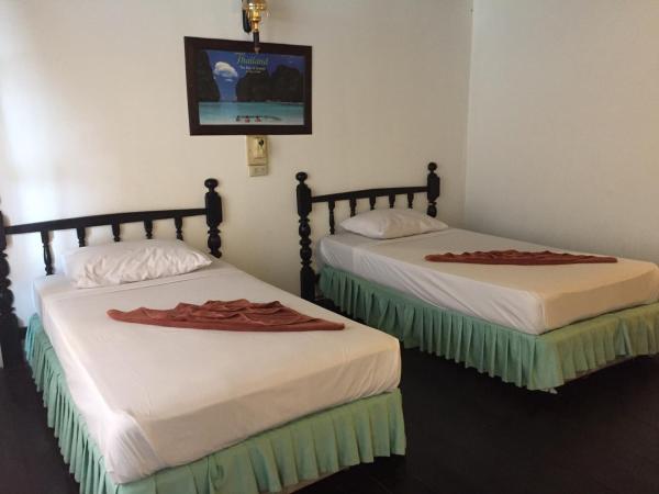 Tropical Garden Bungalow : photo 2 de la chambre hébergement lits jumeaux avec climatisation - vue sur jardin