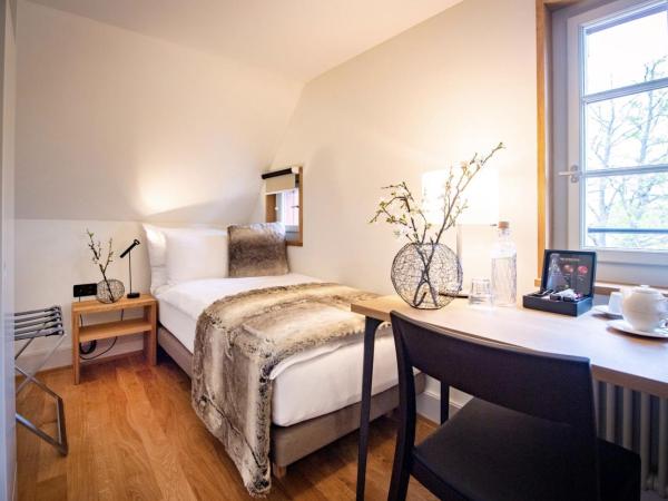 Hotel Restaurant Falkenburg : photo 5 de la chambre chambre simple - vue sur lac