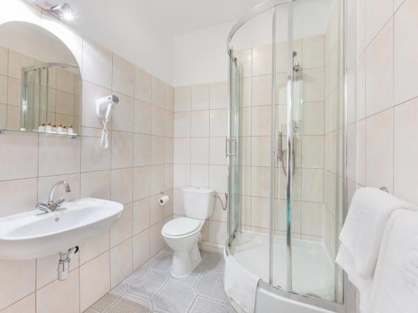 Hotel Arkadia : photo 6 de la chambre chambre familiale (2 adultes et 2 enfants)