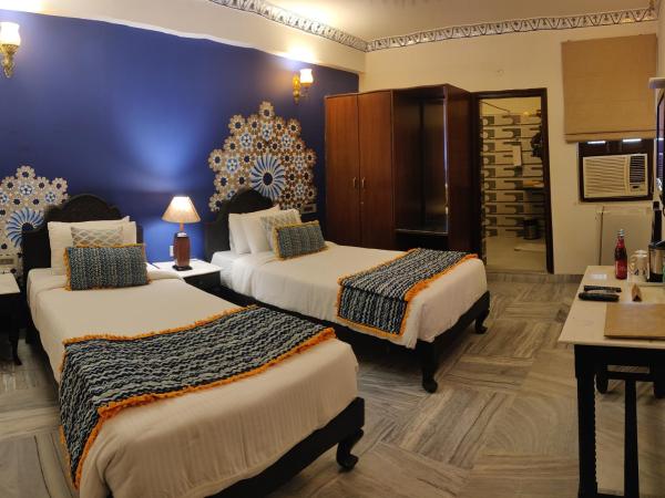 Laxmi Palace Heritage Boutique Hotel : photo 4 de la chambre deluxe double or twin room free pick up on arrival only from train or bus station (8am-8pm)