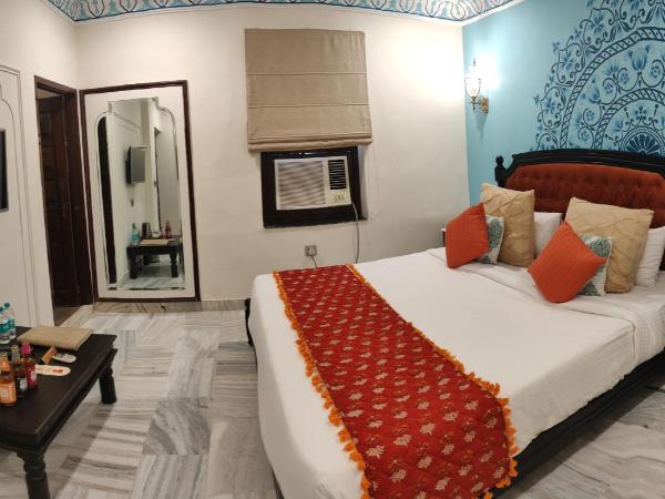 Laxmi Palace Heritage Boutique Hotel : photo 3 de la chambre deluxe double or twin room free pick up on arrival only from train or bus station (8am-8pm)