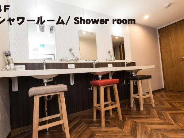 RED HELMET House & Sports Bar Hiroshima : photo 4 de la chambre lit dans un dortoir mixte de 20 lits