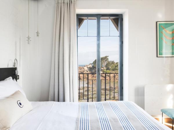 Castel Beau Site : photo 5 de la chambre chambre double deluxe - vue sur mer