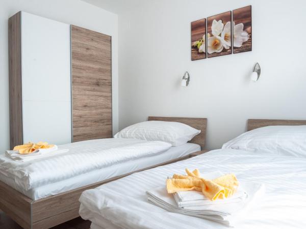 Vivien Szálló : photo 6 de la chambre chambre lits jumeaux avec balcon