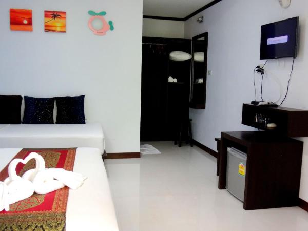 Lanta New Coconut Bungalow : photo 6 de la chambre bungalow familial