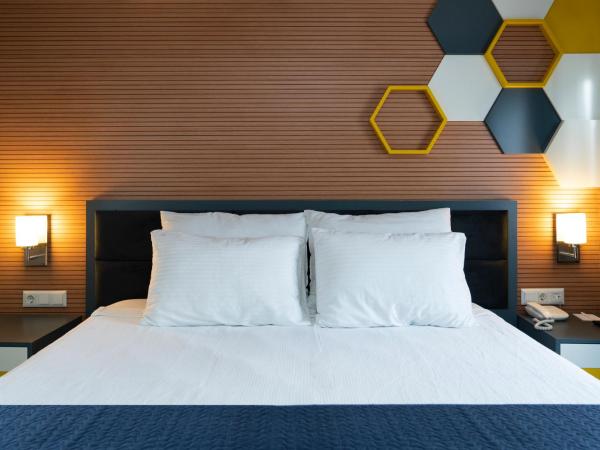 Letstay Hotel - Adults Only : photo 8 de la chambre suite deluxe avec baignoire spa