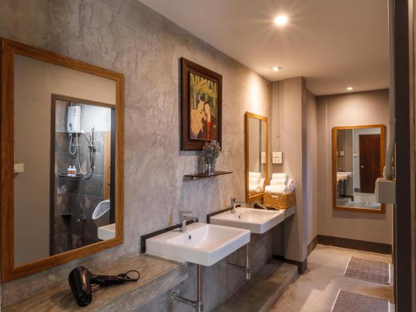 Hostel One Art and Gallery : photo 3 de la chambre lit dans dortoir mixte de 8 lits