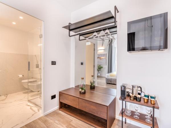 La Spezia by The First - Luxury Rooms & Suites : photo 7 de la chambre suite junior avec balcon