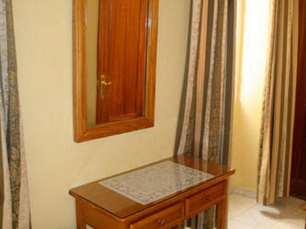 Hostal La Perla Asturiana : photo 4 de la chambre chambre lits jumeaux