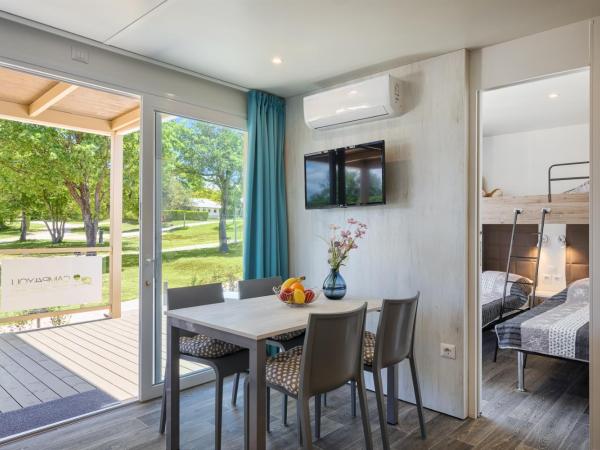 Mobile Homes - Lanterna Premium Camping Resort : photo 10 de la chambre mobile home family prestige