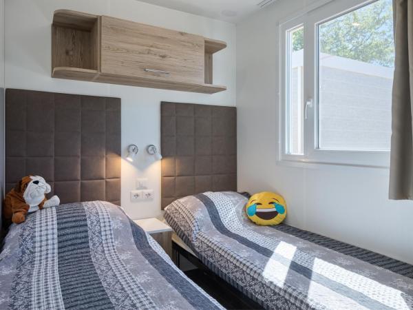 Mobile Homes - Lanterna Premium Camping Resort : photo 1 de la chambre mobile home family prestige