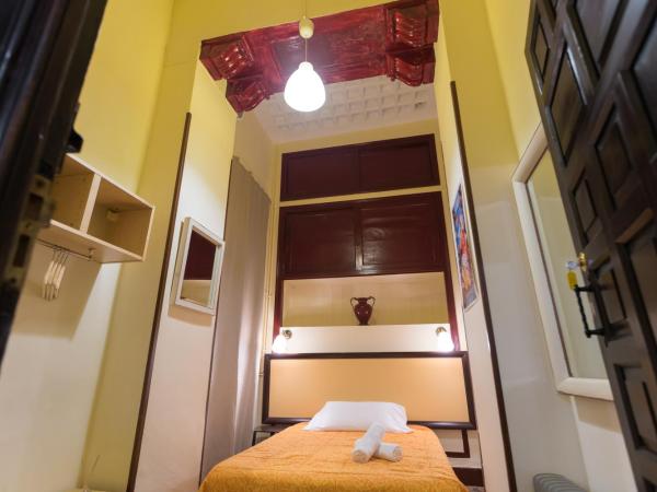 Nuevo Suizo : photo 2 de la chambre petite chambre double ou lits jumeaux avec salle de bains commune