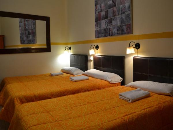 Nuevo Suizo : photo 2 de la chambre chambre double avec lit d'appoint et salle de bains commune (3 adultes)