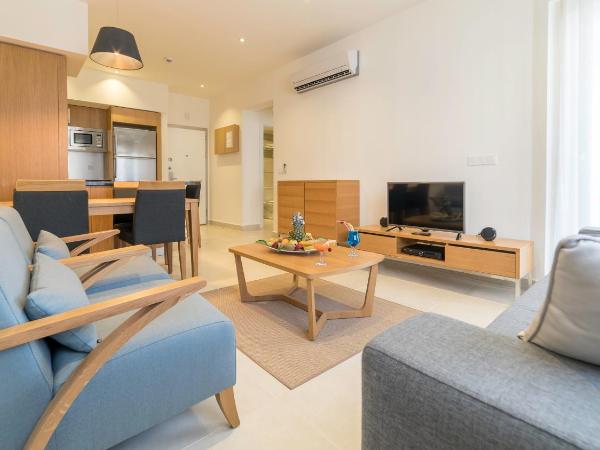 Ramada Resort Kusadasi & Golf : photo 3 de la chambre suite junior - vue sur terres