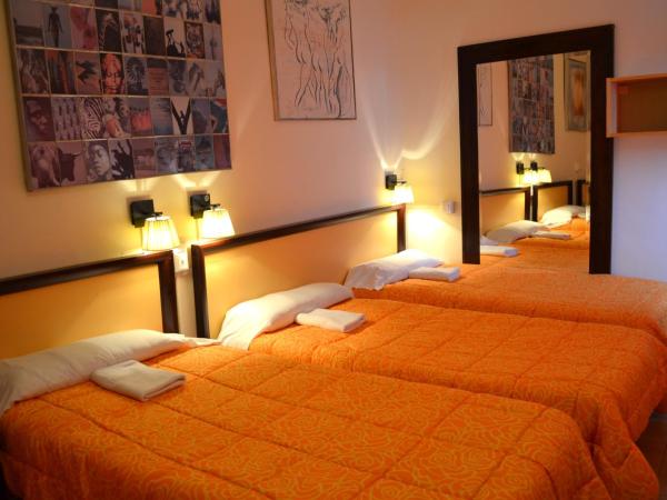 Nuevo Suizo : photo 1 de la chambre chambre double avec lit d'appoint et salle de bains (3 adultes)