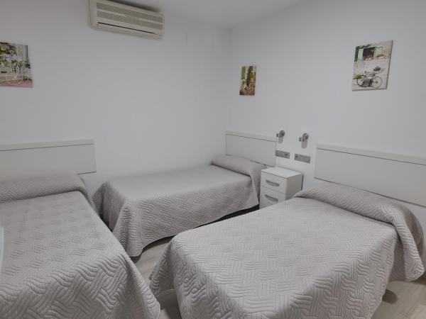 Hostal Guerra : photo 2 de la chambre chambre triple confort avec douche