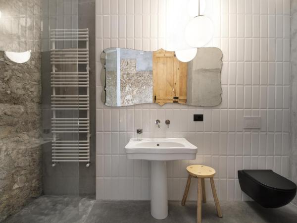 ISONZO SUITES : photo 7 de la chambre chambre double deluxe avec douche