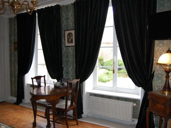 Chambres d'hôtes du château : photo 2 de la chambre chambre double deluxe avec vue sur château
