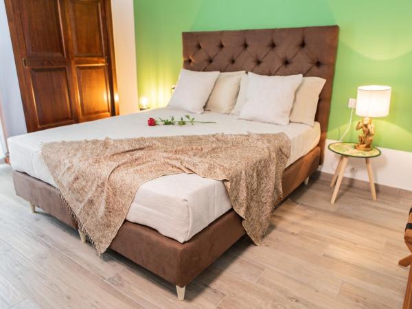 Maeli Rooms : photo 1 de la chambre chambre double ou lits jumeaux avec balcon