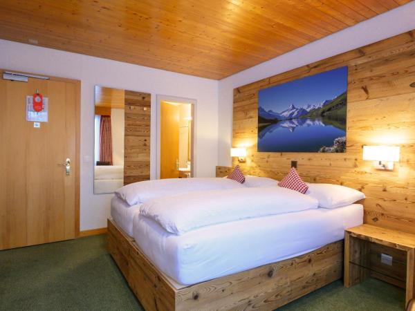 Hotel Bernerhof Grindelwald : photo 6 de la chambre chambre triple standard